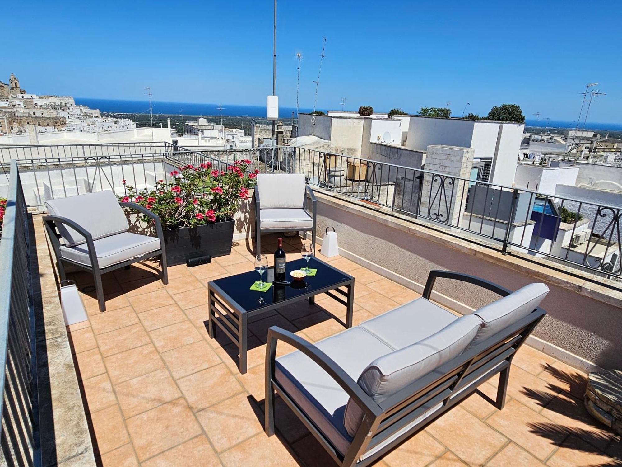 Casa Josephina - Three Level Stone Home With Balcony, 2 Roof Terraces & Sea Views Ostuni Værelse billede